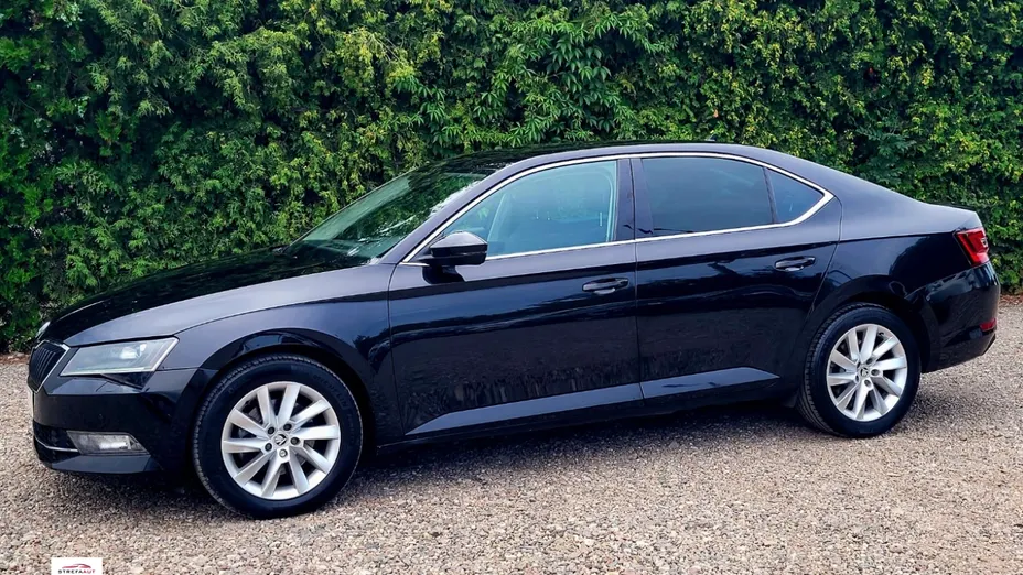 SKODA Superb -