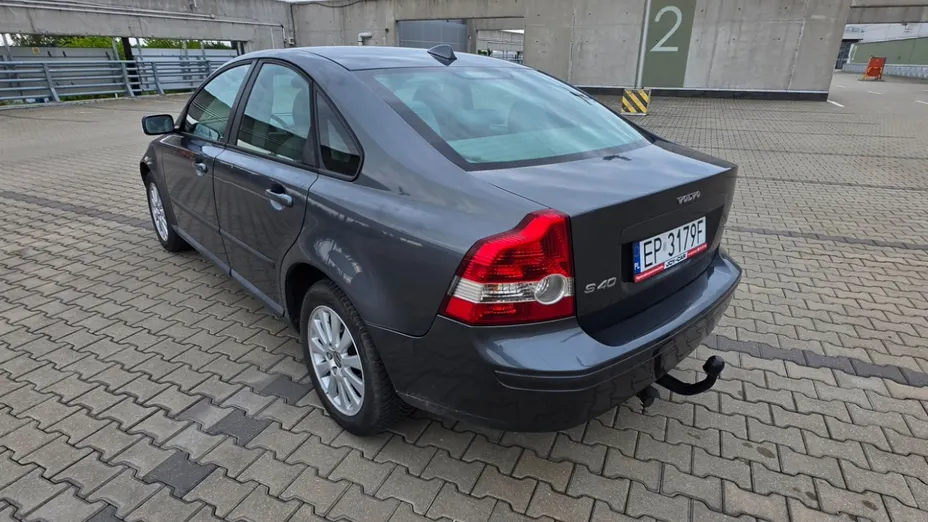 VOLVO S40 -