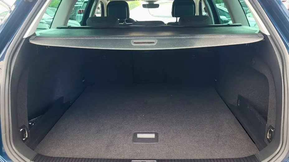 VOLKSWAGEN Passat -