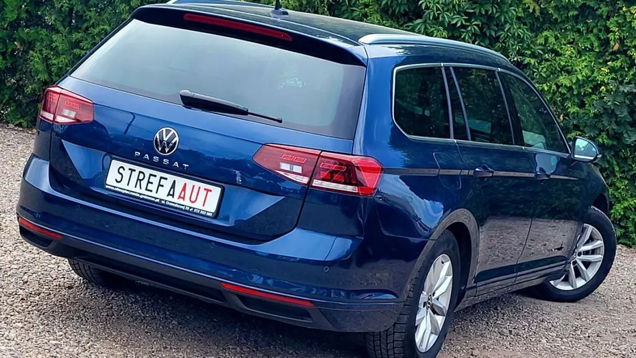 VOLKSWAGEN Passat -
