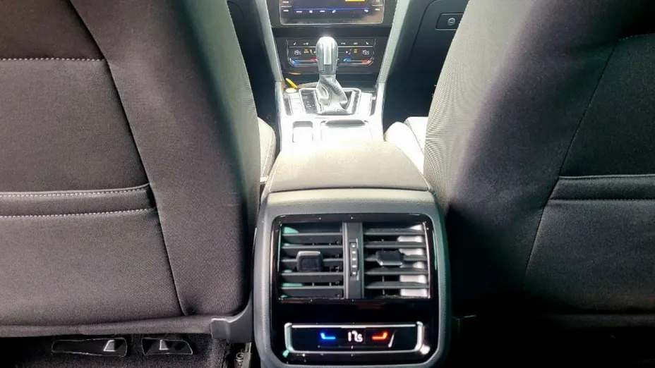 VOLKSWAGEN Passat -