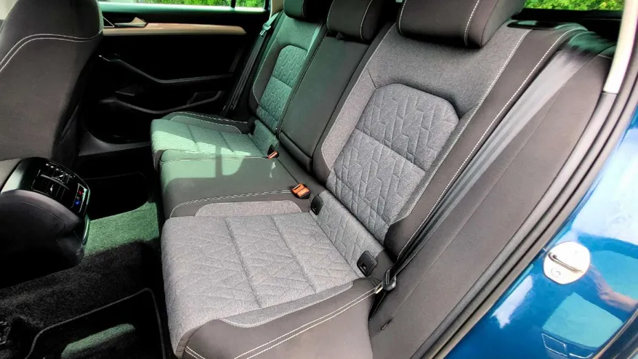 VOLKSWAGEN Passat -
