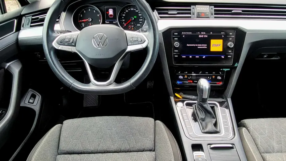 VOLKSWAGEN Passat -