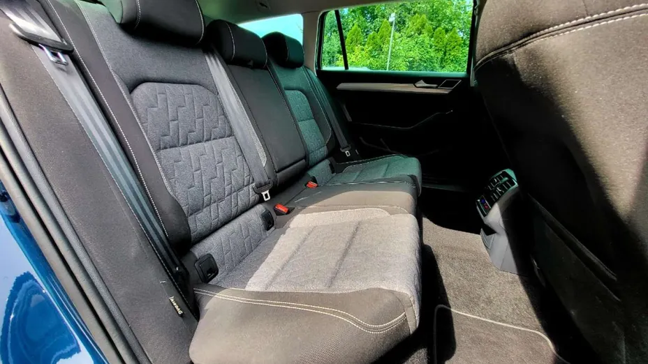 VOLKSWAGEN Passat -