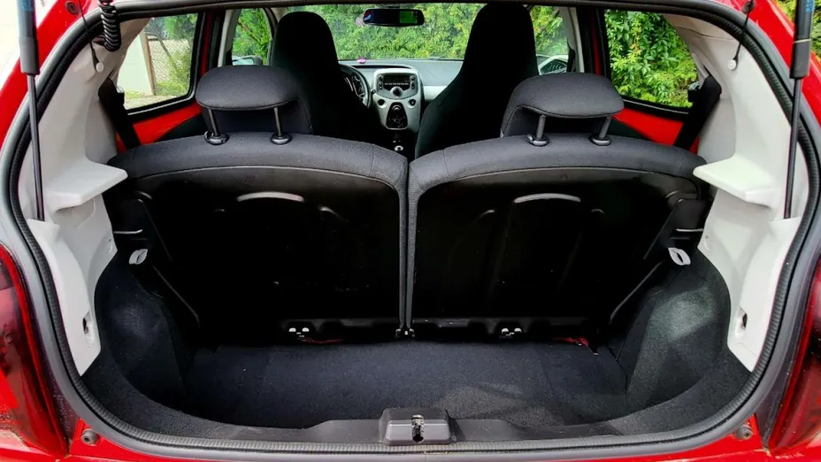 PEUGEOT 108 -