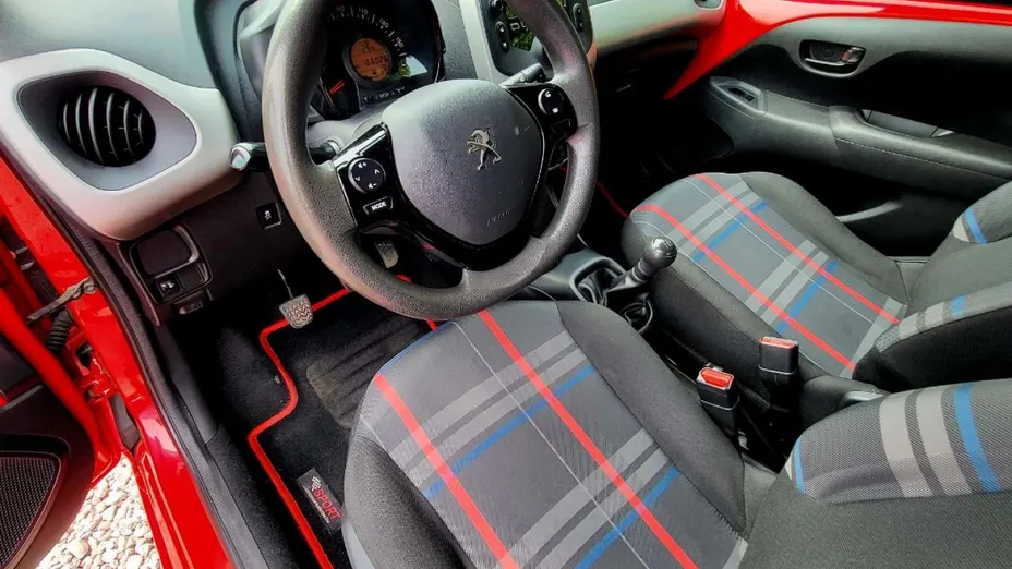 PEUGEOT 108 -