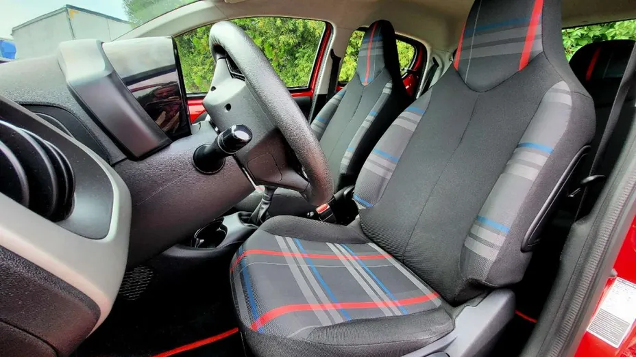 PEUGEOT 108 -