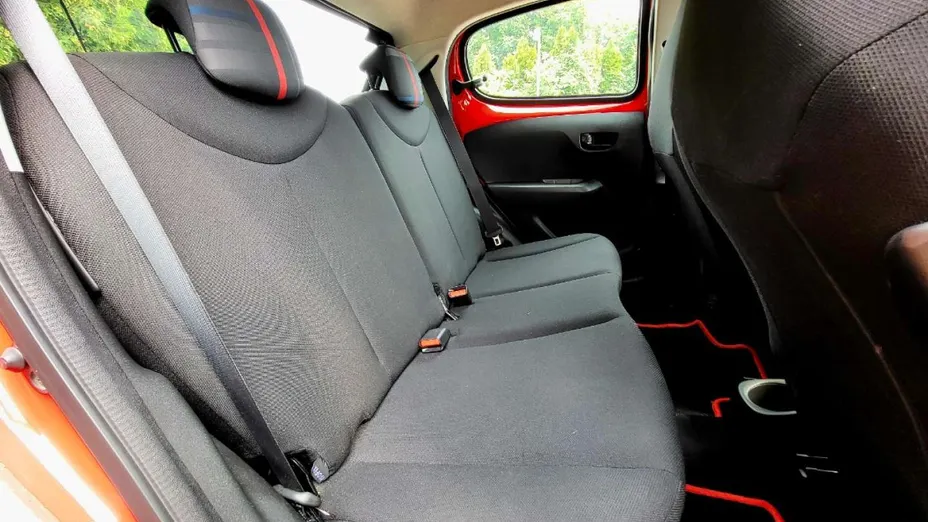 PEUGEOT 108 -