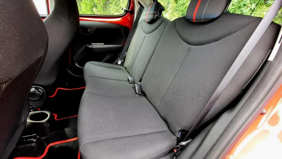 PEUGEOT 108 -