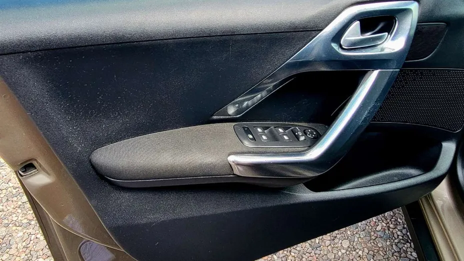 PEUGEOT 2008 -