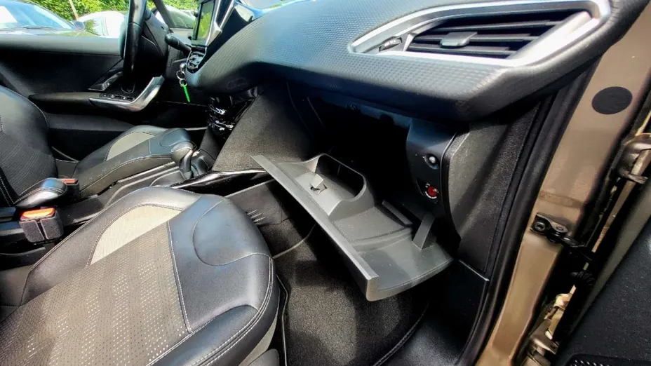 PEUGEOT 2008 -
