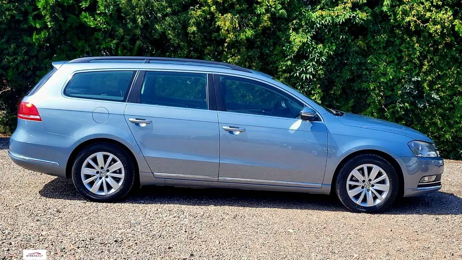 VOLKSWAGEN Passat -