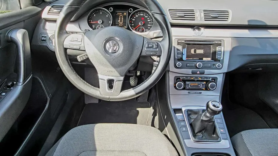 VOLKSWAGEN Passat -