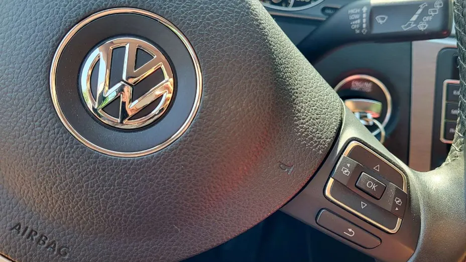 VOLKSWAGEN Passat -