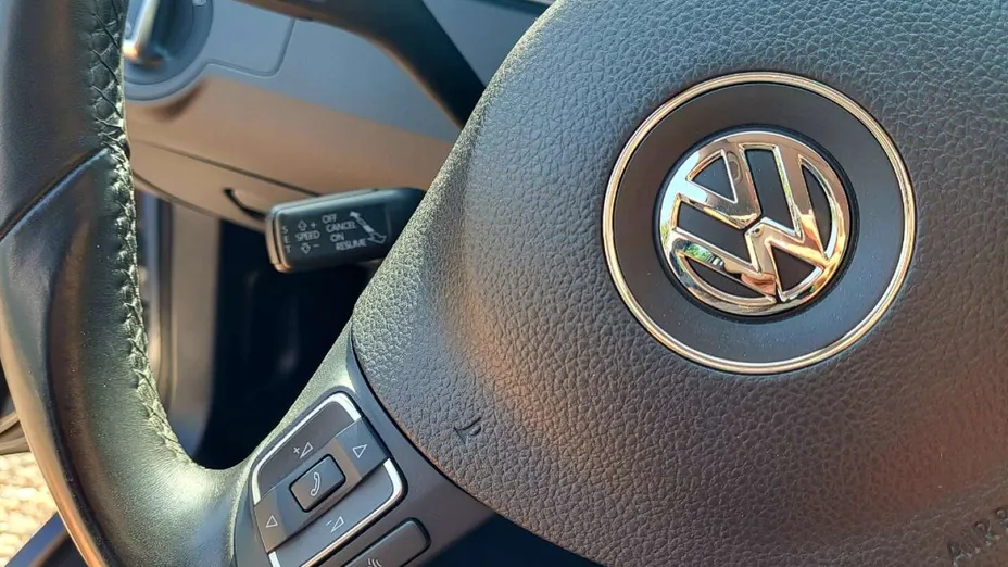 VOLKSWAGEN Passat -