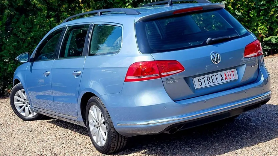 VOLKSWAGEN Passat -