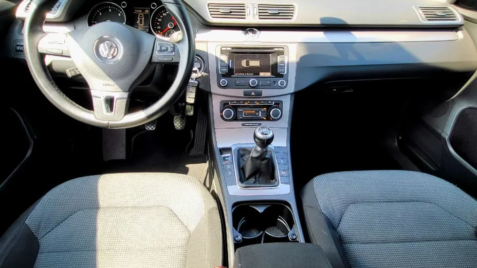VOLKSWAGEN Passat -