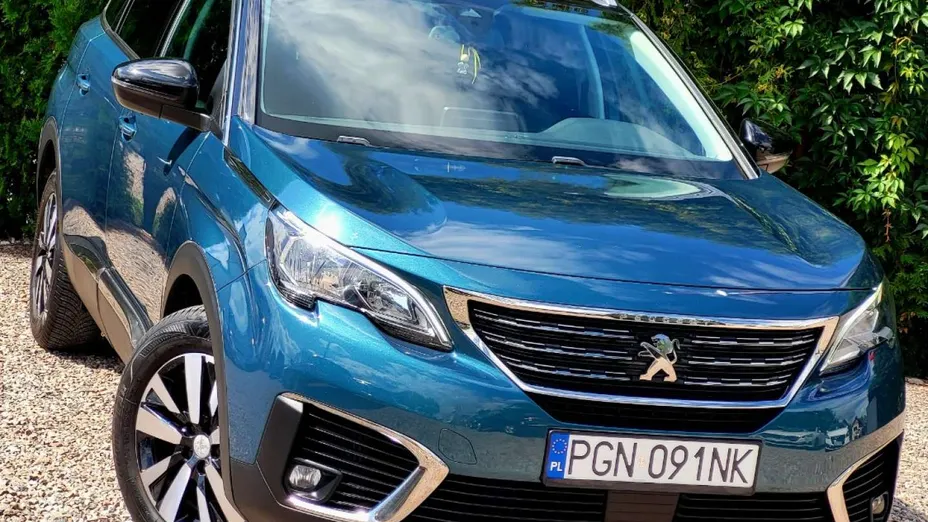 PEUGEOT 5008 -
