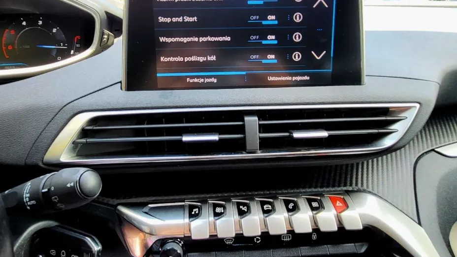 PEUGEOT 5008 -