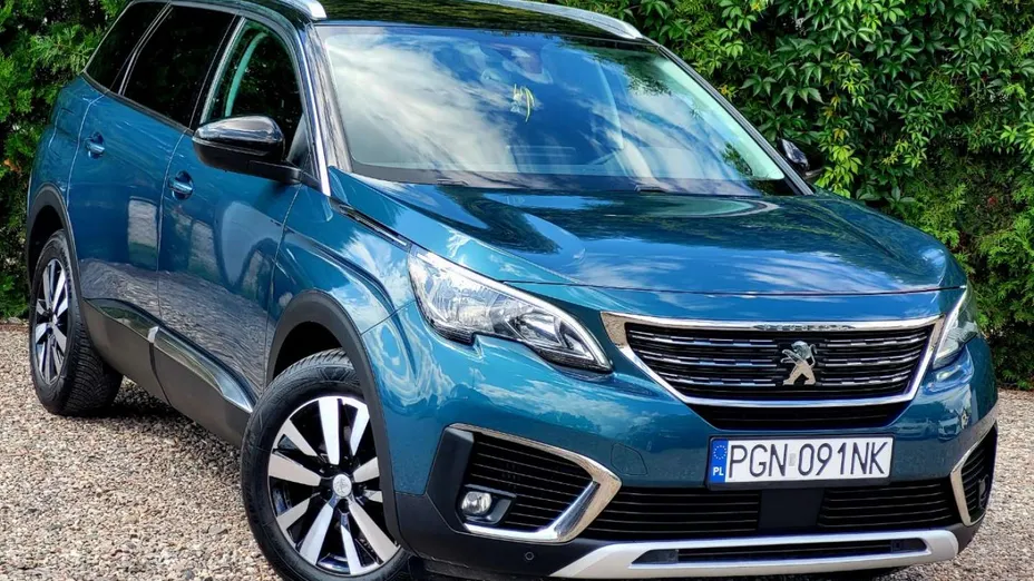 PEUGEOT 5008 -