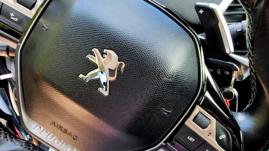 PEUGEOT 5008 -