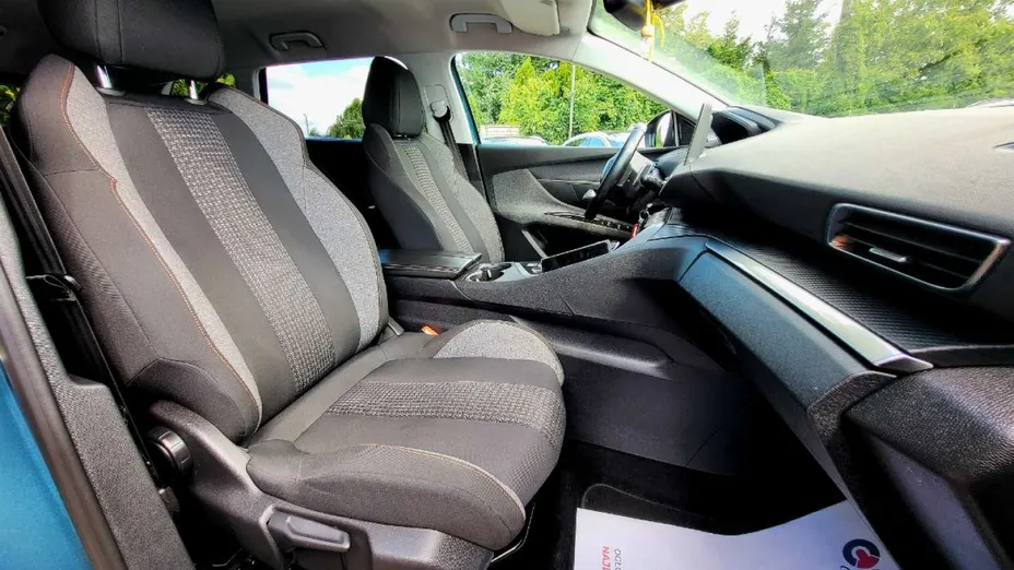 PEUGEOT 5008 -