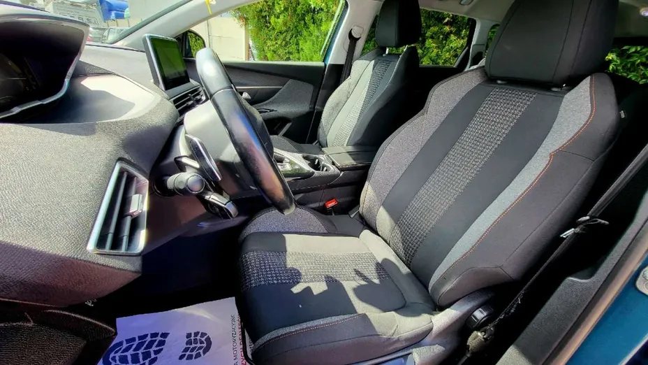 PEUGEOT 5008 -