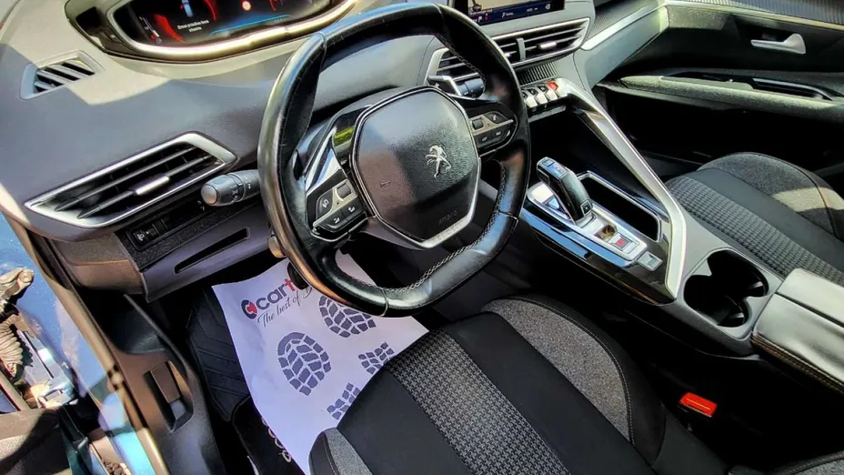 PEUGEOT 5008 -