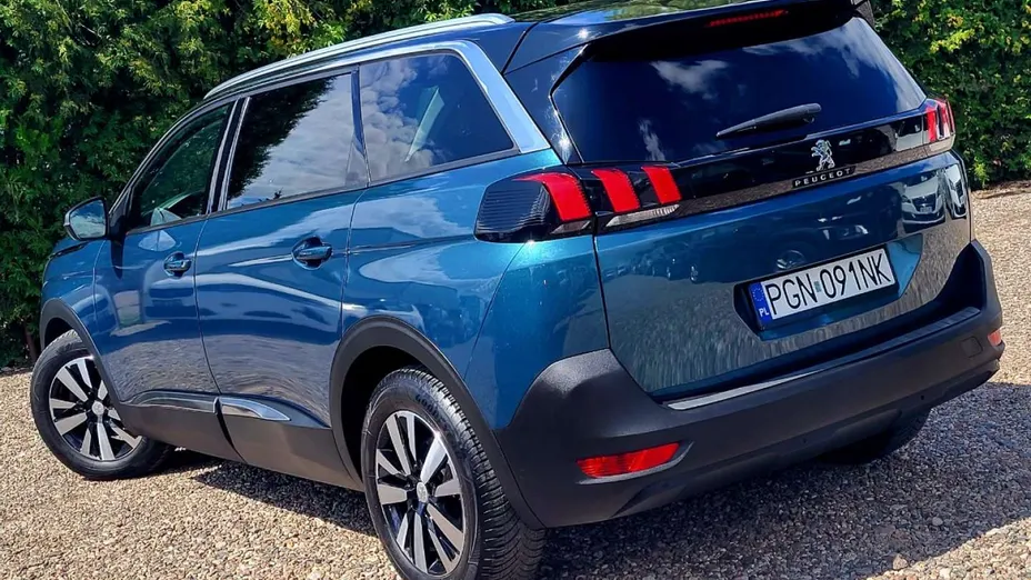 PEUGEOT 5008 -
