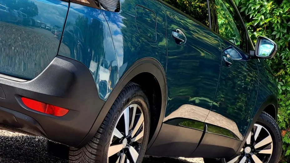 PEUGEOT 5008 -