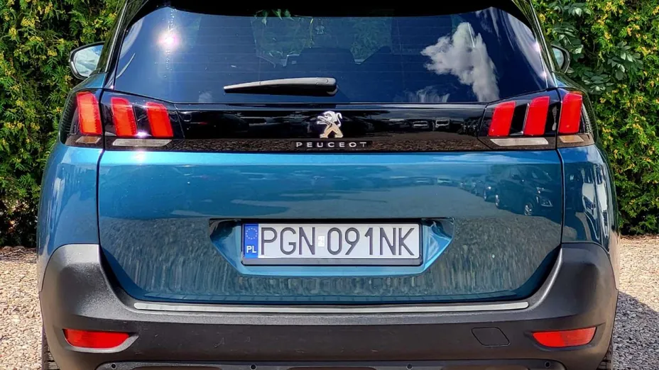 PEUGEOT 5008 -
