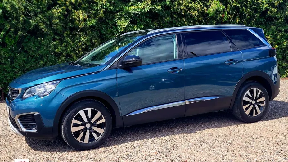 PEUGEOT 5008 -