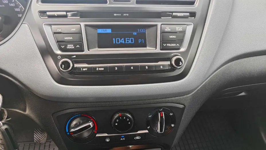 HYUNDAI i20 -