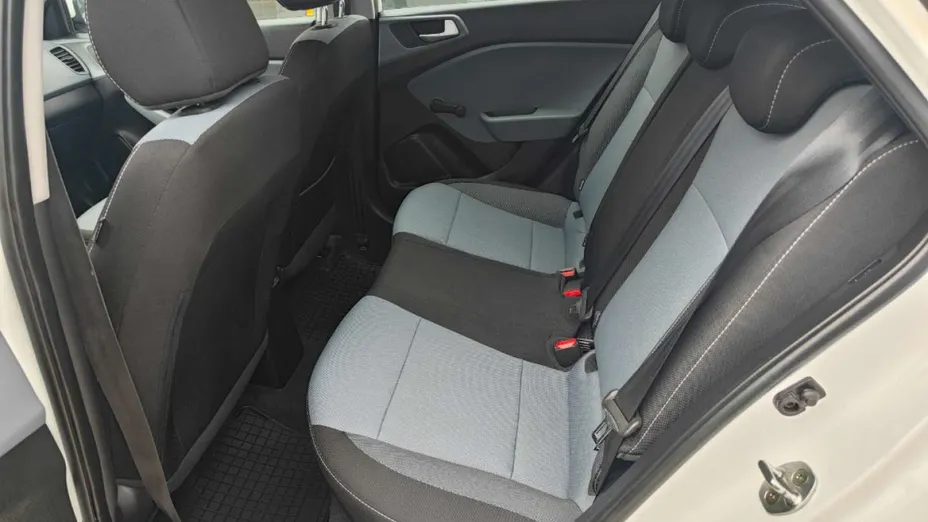 HYUNDAI i20 -