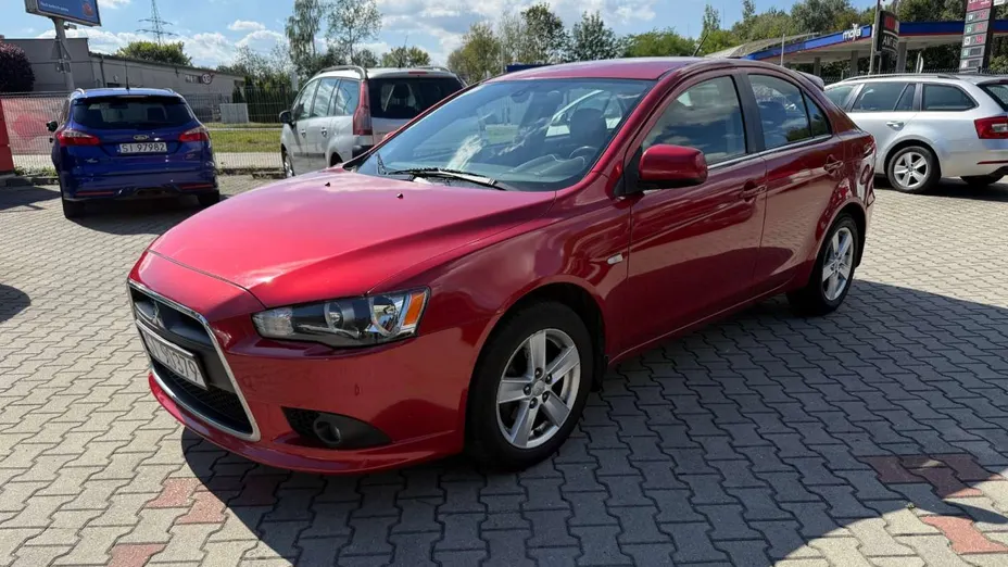 MITSUBISHI Lancer -
