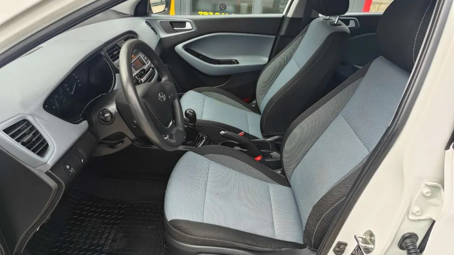 HYUNDAI i20 -