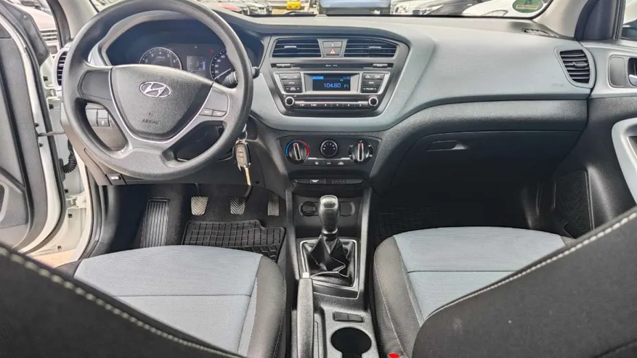 HYUNDAI i20 -