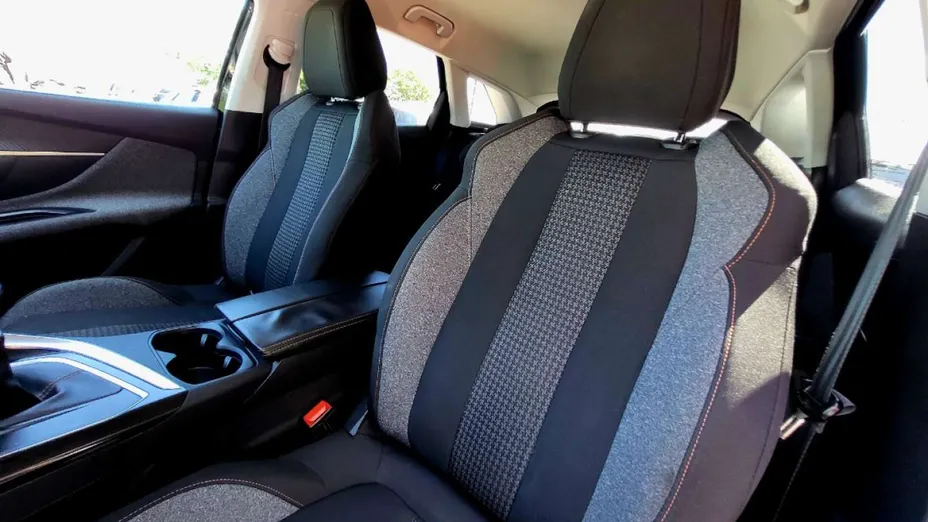 PEUGEOT 3008 -