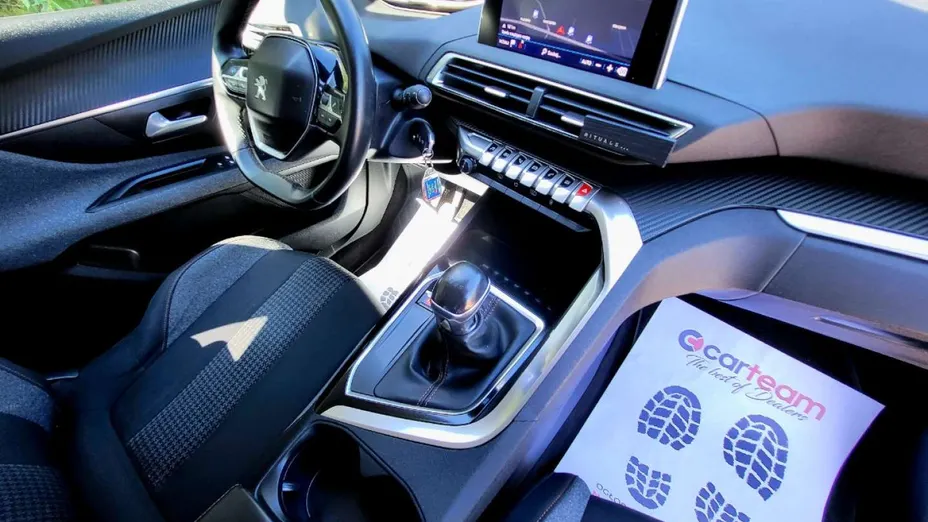 PEUGEOT 3008 -