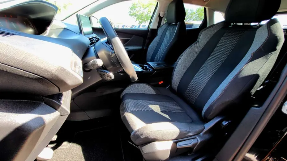 PEUGEOT 3008 -