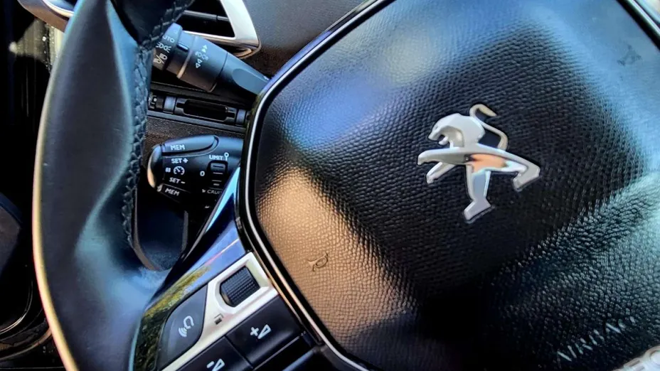 PEUGEOT 3008 -