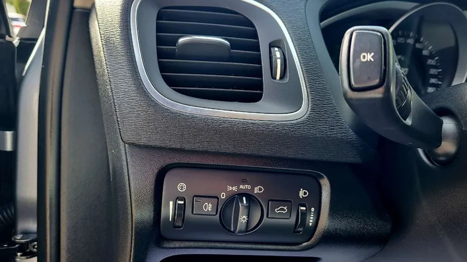 VOLVO V40 Cross Country -