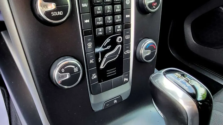 VOLVO V40 Cross Country -