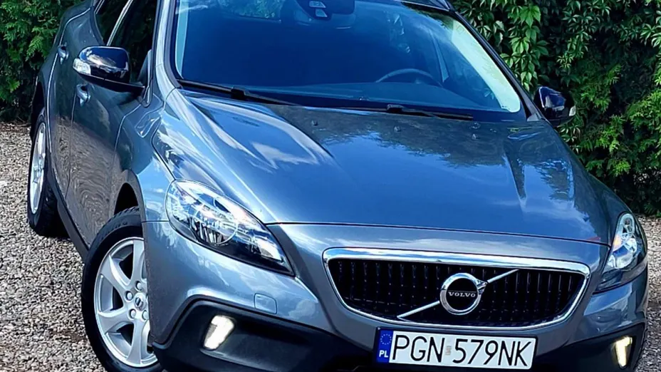 VOLVO V40 Cross Country -