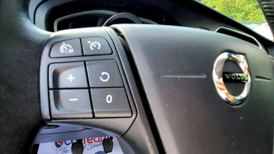 VOLVO V40 Cross Country -