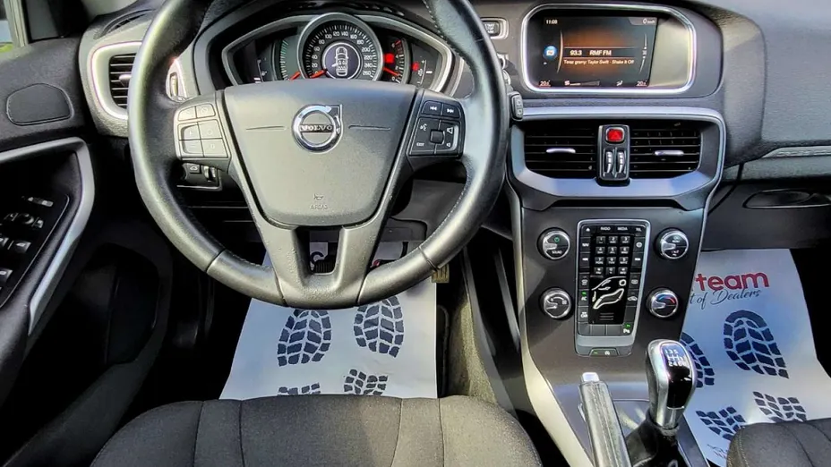 VOLVO V40 Cross Country -