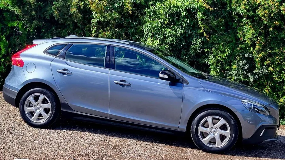 VOLVO V40 Cross Country -
