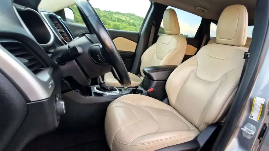 JEEP Cherokee -