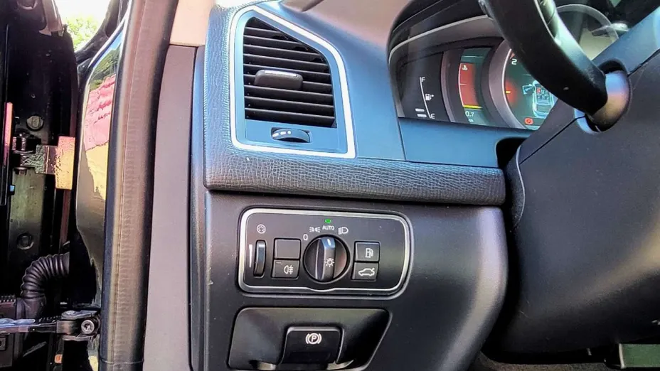 VOLVO XC60 -