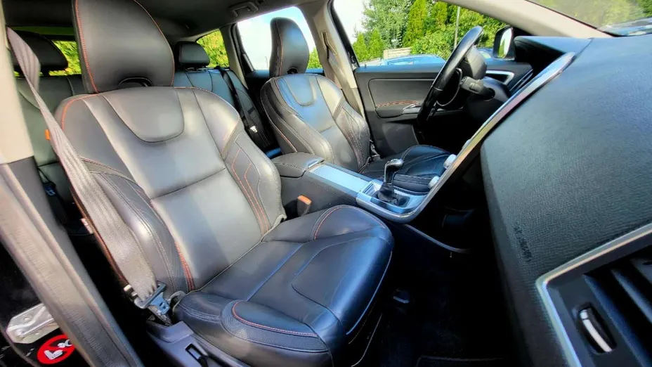 VOLVO XC60 -
